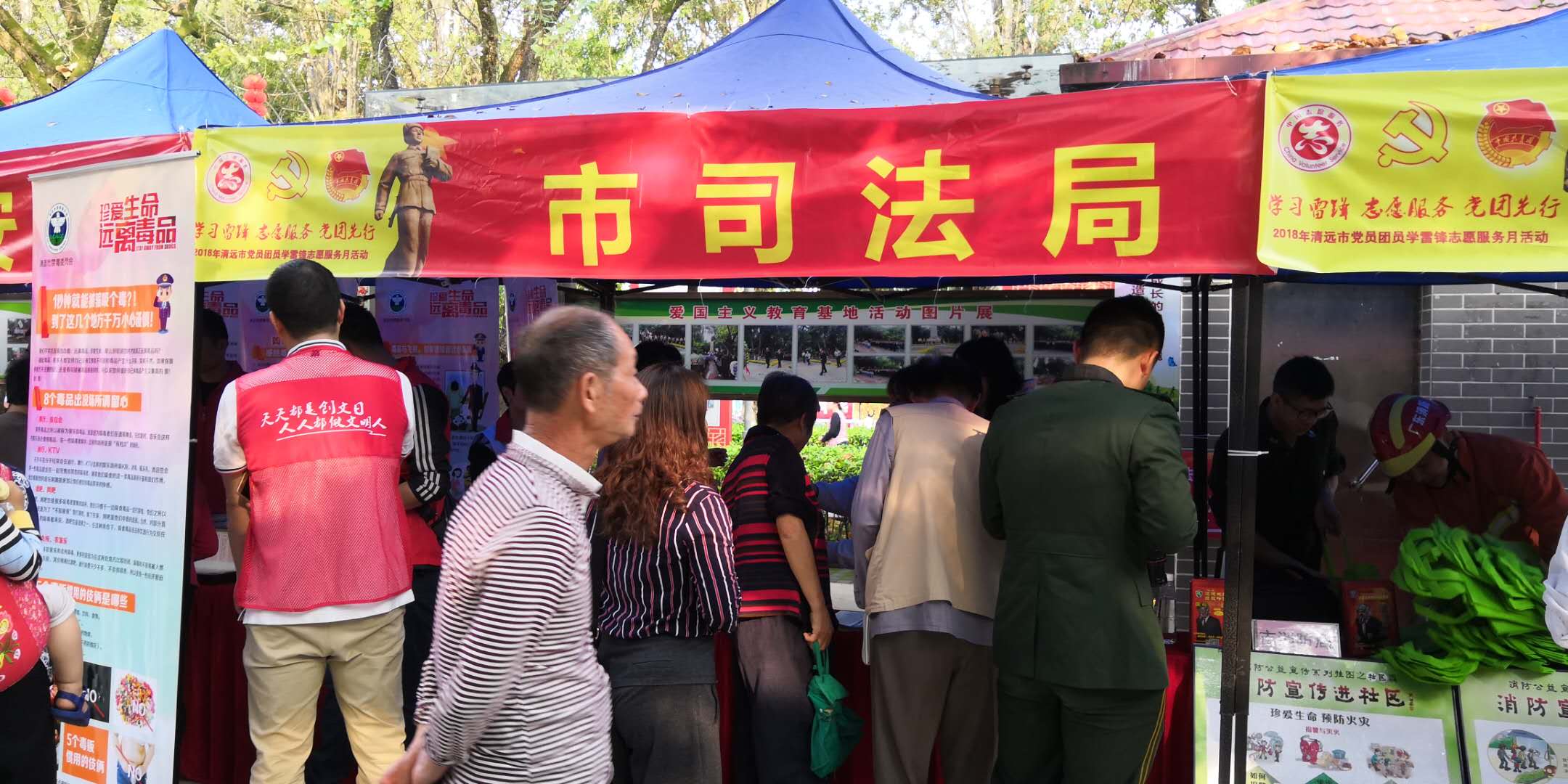 3月5日，市司法局、市委普法辦在清城區(qū)鳳城街道鳳桂園社區(qū)開展掃黑除惡、禁毒、禁賭法治宣傳活動5.jpg